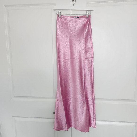 Pink satin maxi skirt - Picture 7 of 9